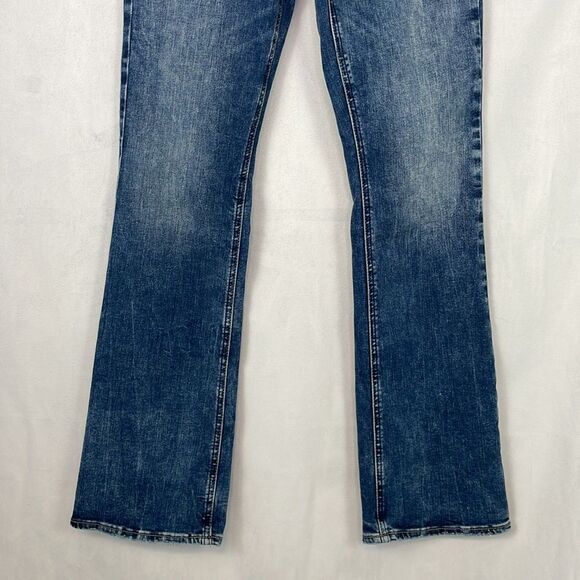 Silver Jeans. Avery Slim Bootcut. Size W 26. Inseam 32. - Picture 4 of 13